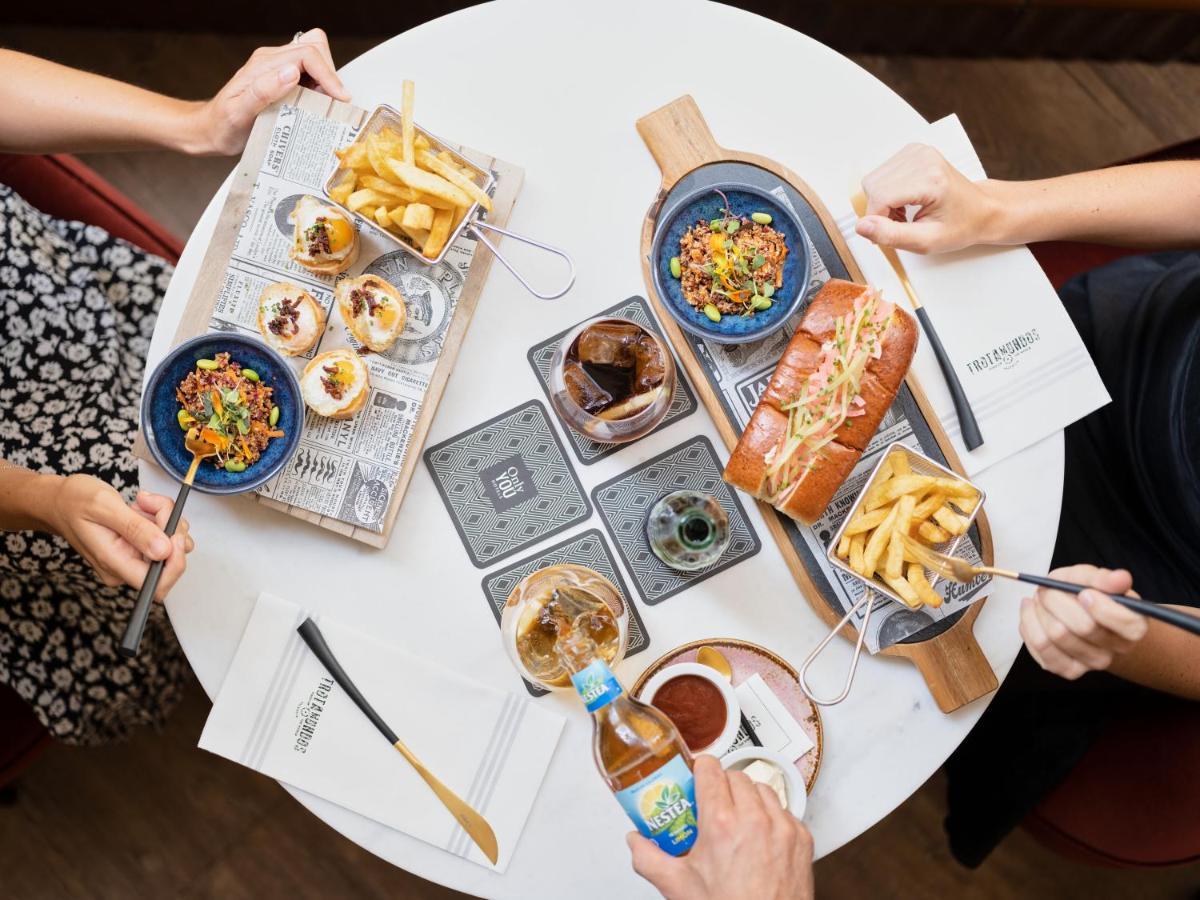 แอร์ โฮเทล แอสโทเรีย พาเลซ Hotel บาเลนเซีย ภายนอก รูปภาพ A selection of dishes at the restaurant