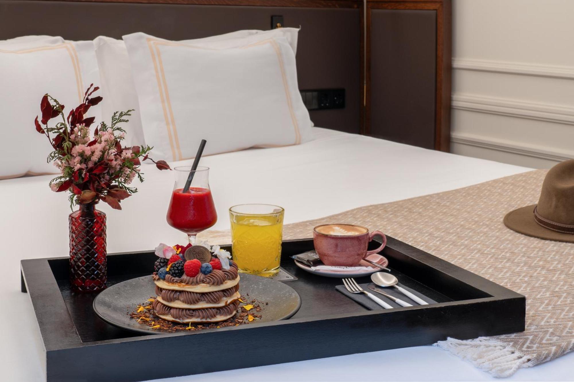แอร์ โฮเทล แอสโทเรีย พาเลซ Hotel บาเลนเซีย ภายนอก รูปภาพ Room service tray