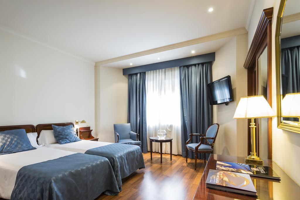 แอร์ โฮเทล แอสโทเรีย พาเลซ Hotel บาเลนเซีย ภายนอก รูปภาพ A room at the hotel